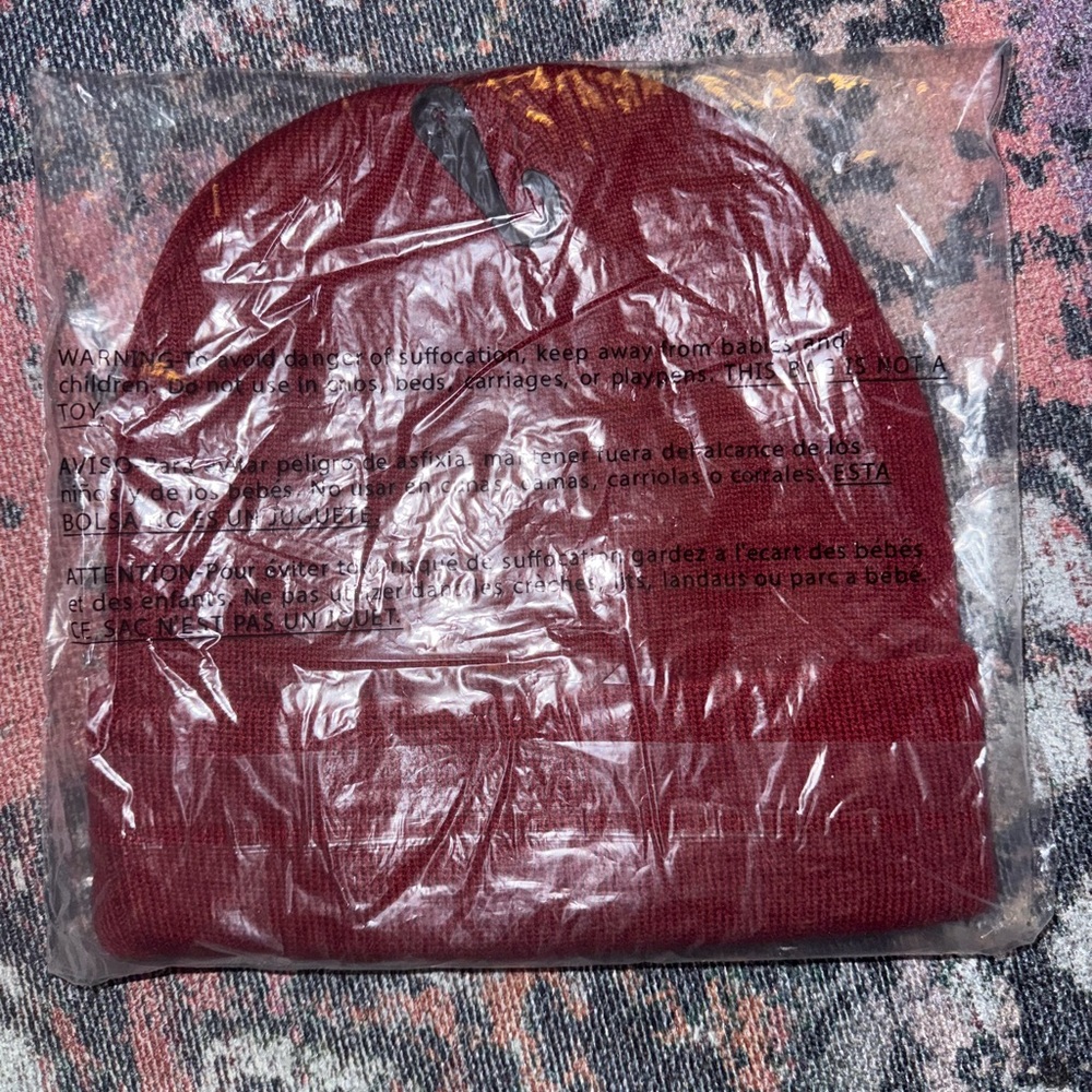 Ripple Junction Red Beanie - Junji Ito Collection - Picture 2 of 4
